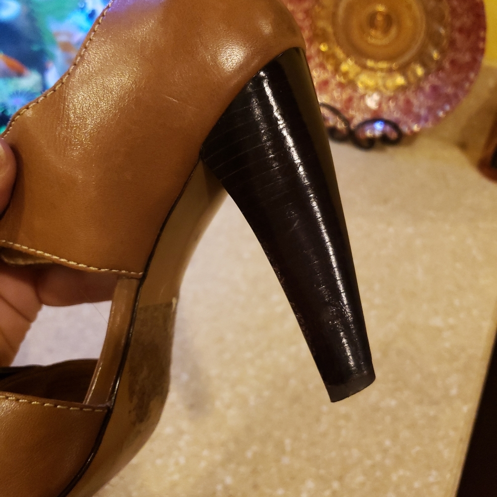 Tahari sandals - Picture 6 of 6